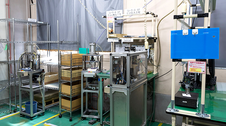 第一樹脂工業 島根工場 ビット圧入ライン