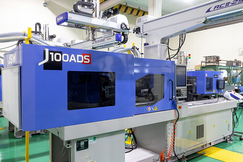 100t 電動成形機